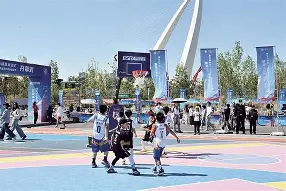 开云登录入口-包含北京首钢训练开放日，窗口期复出首秀引欢呼，全明星赛在即，身体对抗强度拉满的词条