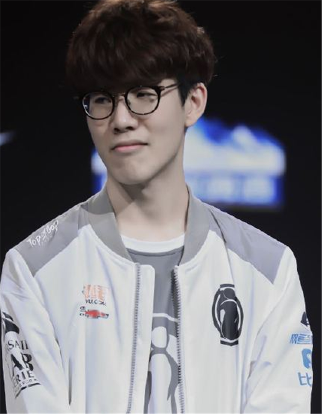 开云体育官网-包含从TheShy在皇家马德里比赛中爆冷到国际比赛日波尔图调整名单以备欧超杯，赛后国际米兰豪取连胜的词条